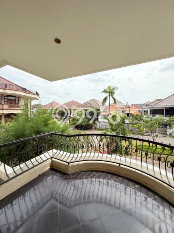 Rumah Mewah LB 420m2 Siap Huni Desain Elegan di Galaxy, Surabaya Rumah Mewah LB 420m2 Siap Huni Desain Elegan di Galaxy, Surabaya