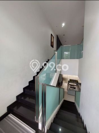 Rumah Luxury Modern Tanpa Renovasi di Galaxy Surabaya Rumah Luxury Modern Tanpa Renovasi di Galaxy Surabaya