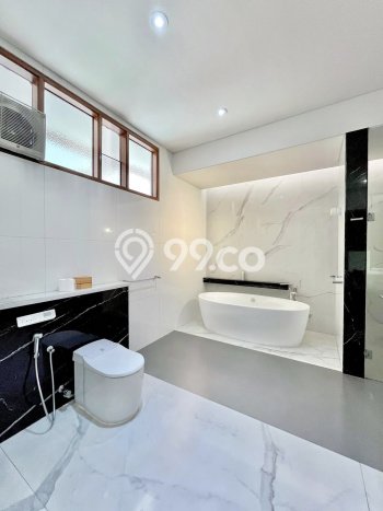 Rumah di , Surabaya, Luas 666m2m² Bangunan 636m2m² Rumah di , Surabaya, Luas 666m2m² Bangunan 636m2m²
