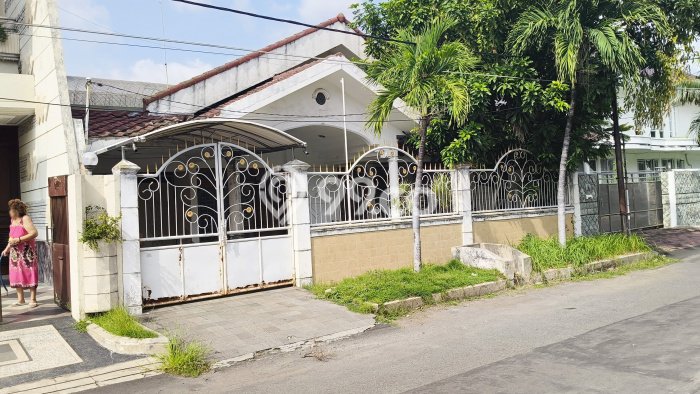 Dijual Rumah Luas Megah Dengan View Cantik di Dharma Husada, Surabaya Dijual Rumah Luas Megah Dengan View Cantik di Dharma Husada, Surabaya