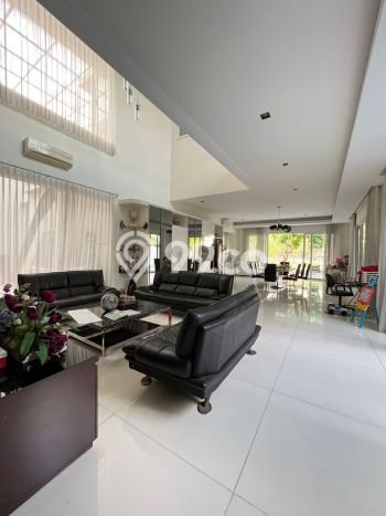 Rumah Elit Modern Tanpa Renovasi di Graha Surabaya Rumah Elit Modern Tanpa Renovasi di Graha Surabaya