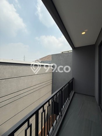 Rumah Elit Modern Tanpa Renovasi di Citraland Surabaya Rumah Elit Modern Tanpa Renovasi di Citraland Surabaya