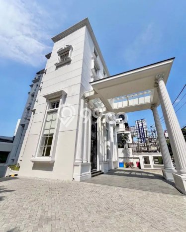 Lokasi Strategis! Dijual Kantor Bisnis di Genteng, Surabaya Kondisi Baik Lokasi Strategis! Dijual Kantor Bisnis di Genteng, Surabaya Kondisi Baik