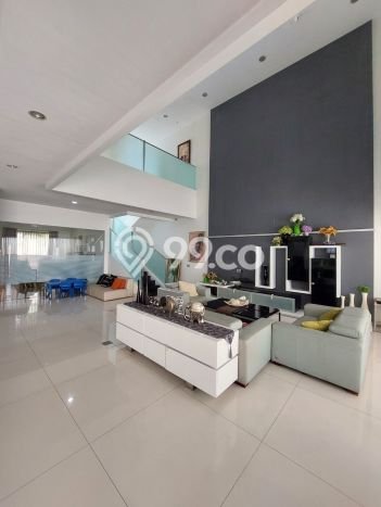 Rumah Luxury Modern Tanpa Renovasi di Galaxy Surabaya Rumah Luxury Modern Tanpa Renovasi di Galaxy Surabaya