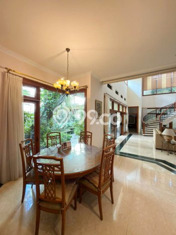 Hunian Mewah LB 600m2 Siap Pakai Desain Elegan di Sukomanunggal, Surabaya Hunian Mewah LB 600m2 Siap Pakai Desain Elegan di Sukomanunggal, Surabaya