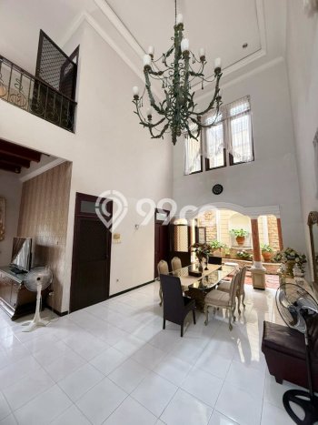 Rumah Mewah LB 420m2 Siap Huni Desain Elegan di Galaxy, Surabaya Rumah Mewah LB 420m2 Siap Huni Desain Elegan di Galaxy, Surabaya