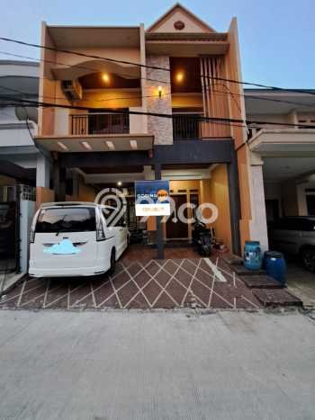 For Sale Hunian Rumah Terawat 4 Kamar di Mekarsari, Depok For Sale Hunian Rumah Terawat 4 Kamar di Mekarsari, Depok
