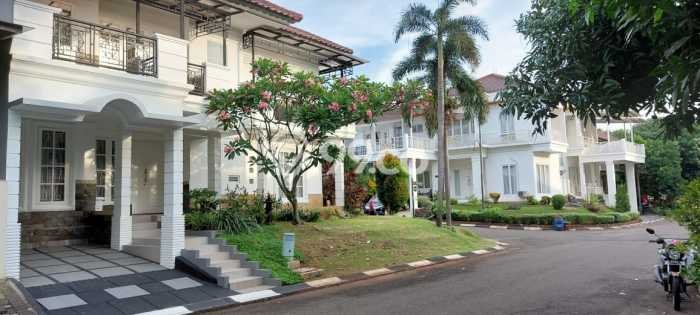 Hunian Elit LB 492m2 Siap Pakai Desain Elegan di Legenda Wisata, Jakarta Timur Hunian Elit LB 492m2 Siap Pakai Desain Elegan di Legenda Wisata, Jakarta Timur