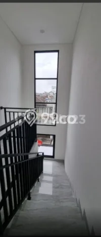 Rumah Luxury Modern Tanpa Renovasi di Kedoya Baru Jakarta Barat Rumah Luxury Modern Tanpa Renovasi di Kedoya Baru Jakarta Barat