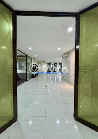 Disewakan Komersial di Pusat Kota Jakarta Selatan Ramai Strategis Disewakan Komersial di Pusat Kota Jakarta Selatan Ramai Strategis