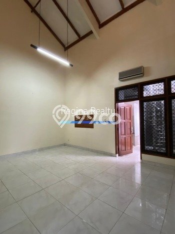 Rumah Elit Modern Tanpa Renovasi di Pondok Indah Jakarta Selatan Rumah Elit Modern Tanpa Renovasi di Pondok Indah Jakarta Selatan