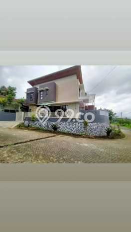 Rumah Kualitas Premium LT 154m2m² Akses Mudah di Jantung Kota Batu, Batu Rumah Kualitas Premium LT 154m2m² Akses Mudah di Jantung Kota Batu, Batu