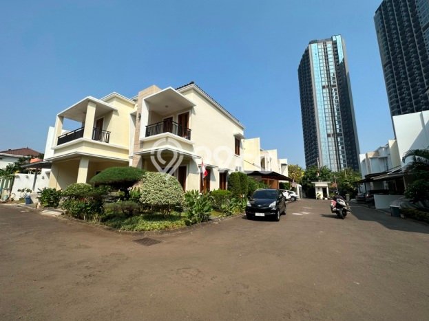 For Sale Rumah Elit Exclusive di Cilandak, Jakarta Selatan For Sale Rumah Elit Exclusive di Cilandak, Jakarta Selatan