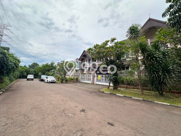 Hunian Mewah Siap Huni LT 350m2 di Ciputat Timur, Tangerang Selatan Hunian Mewah Siap Huni LT 350m2 di Ciputat Timur, Tangerang Selatan