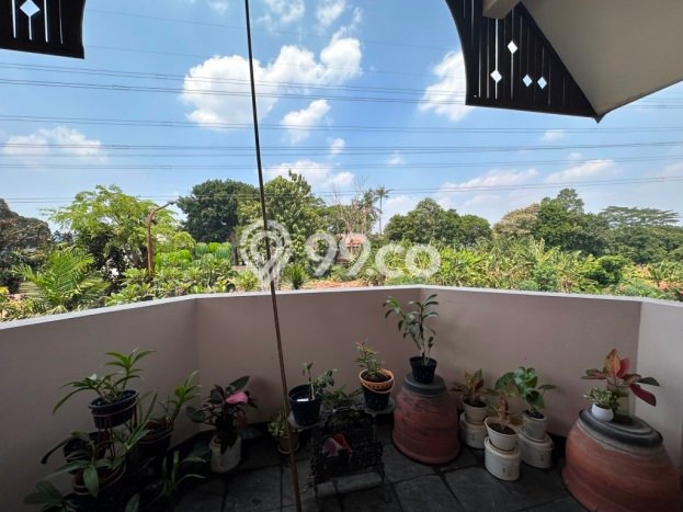 Hunian Mewah Siap Huni LT 350m2 di Ciputat Timur, Tangerang Selatan Hunian Mewah Siap Huni LT 350m2 di Ciputat Timur, Tangerang Selatan