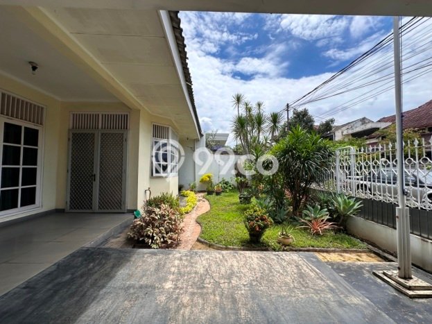 Dijual Rumah Luas Megah Dengan View Cantik di Bintaro, Jakarta Selatan Dijual Rumah Luas Megah Dengan View Cantik di Bintaro, Jakarta Selatan