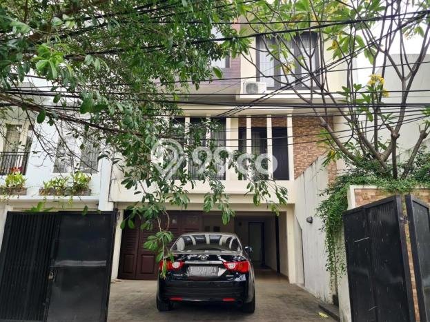 Rumah Mewah Siap Huni LT 216m2 di Tebet, Jakarta Selatan Rumah Mewah Siap Huni LT 216m2 di Tebet, Jakarta Selatan
