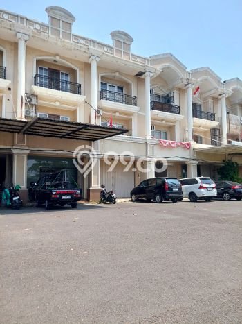 Ruko Strategis di , Luas 270m2m², Kawasan Komersial Ruko Strategis di , Luas 270m2m², Kawasan Komersial