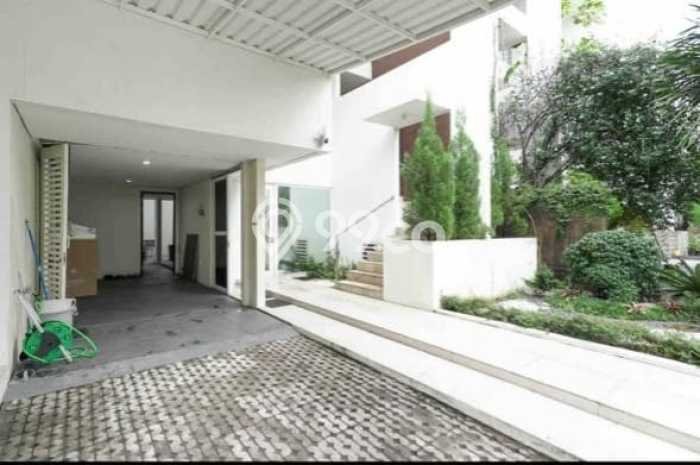 Rumah Elit LB 220m2 Siap Pakai Desain Elegan di harapan indah, Bekasi Rumah Elit LB 220m2 Siap Pakai Desain Elegan di harapan indah, Bekasi