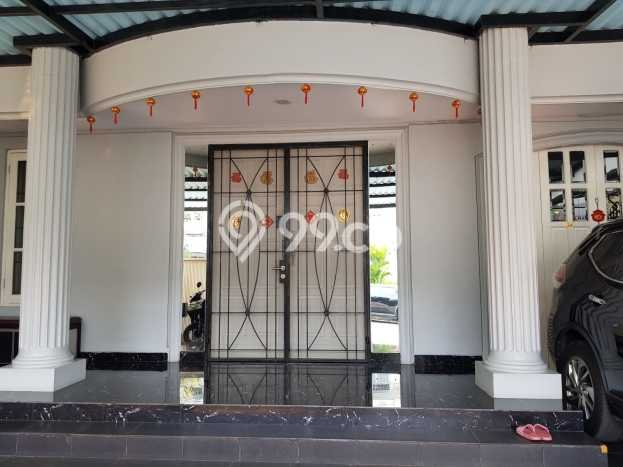 For Sale! Luxury House LT 180m2 Desain Elegan di Meruya For Sale! Luxury House LT 180m2 Desain Elegan di Meruya