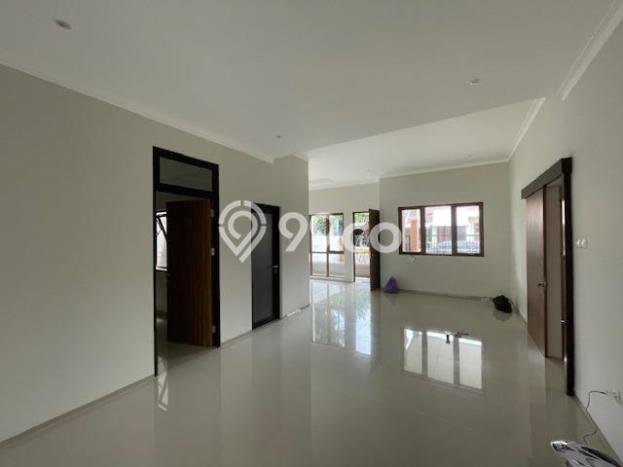 Dijual Rumah Luas Elegan Dengan View Cantik di Cibubur, Depok Dijual Rumah Luas Elegan Dengan View Cantik di Cibubur, Depok