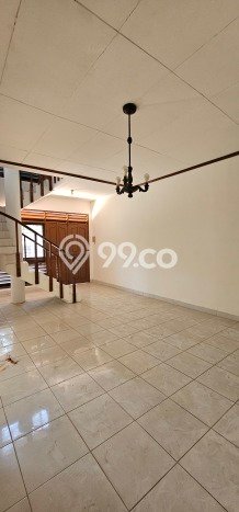 Hunian Strategis Disewakan 4 Kamar di Kebayoran Baru Boleh Nego Hunian Strategis Disewakan 4 Kamar di Kebayoran Baru Boleh Nego