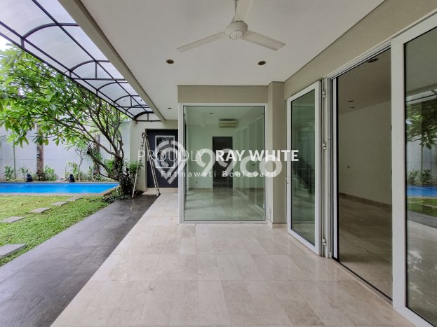 Hunian Minimalis dengan LT 500m2 & LB 480m2 Disewakan di Kemang Hunian Minimalis dengan LT 500m2 & LB 480m2 Disewakan di Kemang