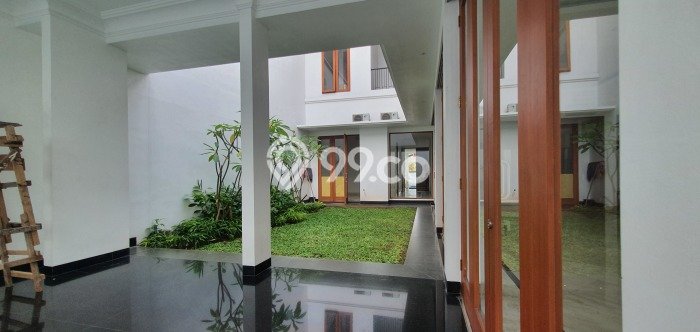 Dijual Rumah Luas Elegan Dengan View Eksklusif di Pondok Indah, Jakarta Selatan Dijual Rumah Luas Elegan Dengan View Eksklusif di Pondok Indah, Jakarta Selatan