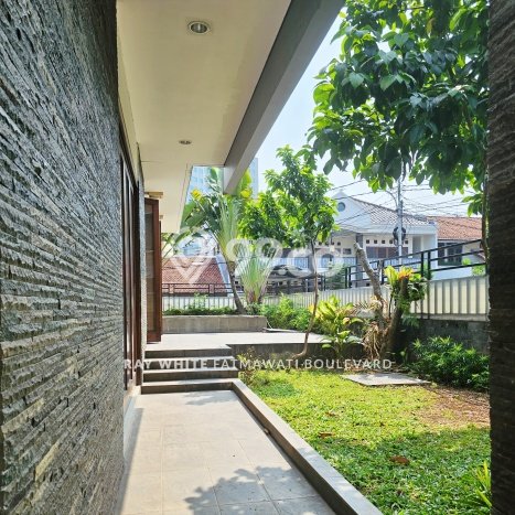 Dijual Hunian Mewah dengan Fasilitas Sekitar Lengkap di Cilandak, Jakarta Selatan Dijual Hunian Mewah dengan Fasilitas Sekitar Lengkap di Cilandak, Jakarta Selatan