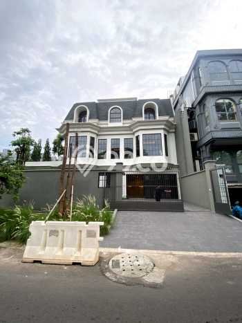 Siap Huni Rumah Mewah 4 Kamar di Kebayoran Baru Dekat ke Mana Pun Siap Huni Rumah Mewah 4 Kamar di Kebayoran Baru Dekat ke Mana Pun