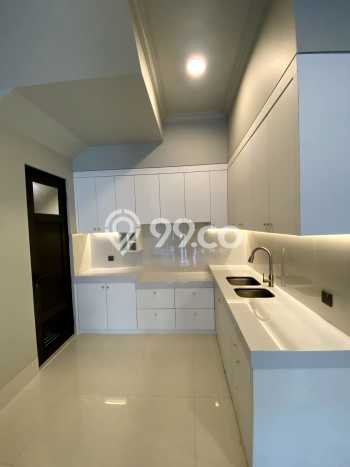 Siap Huni Rumah Mewah 4 Kamar di Kebayoran Baru Dekat ke Mana Pun Siap Huni Rumah Mewah 4 Kamar di Kebayoran Baru Dekat ke Mana Pun