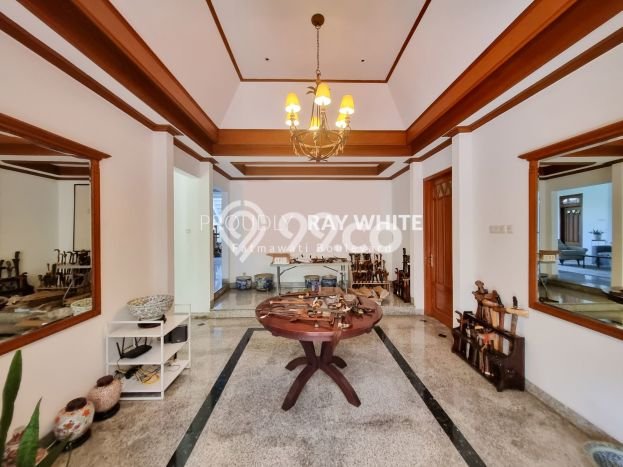 Pondok Indah Rumah Megah Terawat Lingkungan Nyaman Jalan Lapang Pondok Indah Rumah Megah Terawat Lingkungan Nyaman Jalan Lapang