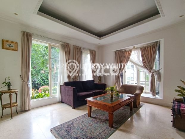 Lokasi terbaik! Rumah siap pakai disewakan di Cilandak LB 280m2 Lokasi terbaik! Rumah siap pakai disewakan di Cilandak LB 280m2
