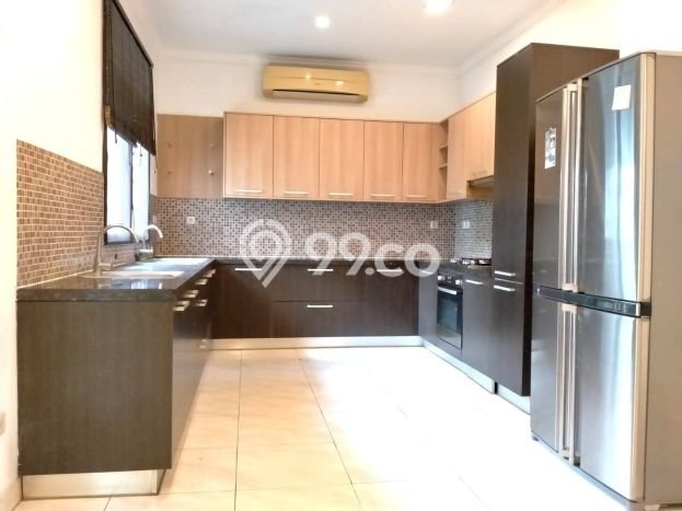 Rumah Elit Modern Tanpa Renovasi di Kemang Jakarta Selatan Rumah Elit Modern Tanpa Renovasi di Kemang Jakarta Selatan