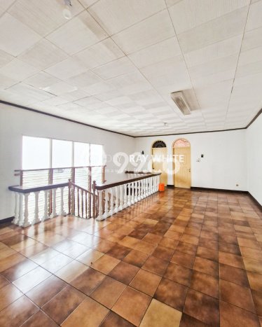 JUAL CEPAT! Rumah Ready Stock Lokasi Premium Kebayoran Baru, Luas 361m² LB 250m² JUAL CEPAT! Rumah Ready Stock Lokasi Premium Kebayoran Baru, Luas 361m² LB 250m²