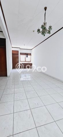 Hunian Strategis Disewakan 4 Kamar di Kebayoran Baru Boleh Nego Hunian Strategis Disewakan 4 Kamar di Kebayoran Baru Boleh Nego