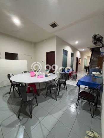 Ruko Disewa di Jakarta Selatan dengan LB 650m2 Area Komersial Ramai Ruko Disewa di Jakarta Selatan dengan LB 650m2 Area Komersial Ramai