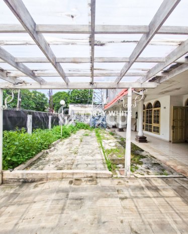 JUAL CEPAT! Rumah Ready Stock Lokasi Premium Kebayoran Baru, Luas 361m² LB 250m² JUAL CEPAT! Rumah Ready Stock Lokasi Premium Kebayoran Baru, Luas 361m² LB 250m²