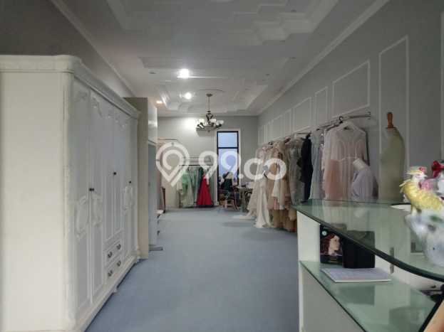 Rumah Terawat 4 KT 3 KM di , Surabaya Rumah Terawat 4 KT 3 KM di , Surabaya