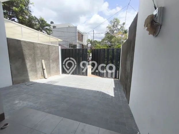 Rumah Luxury Modern Siap Huni di Kedoya Garden Jakarta Barat Rumah Luxury Modern Siap Huni di Kedoya Garden Jakarta Barat