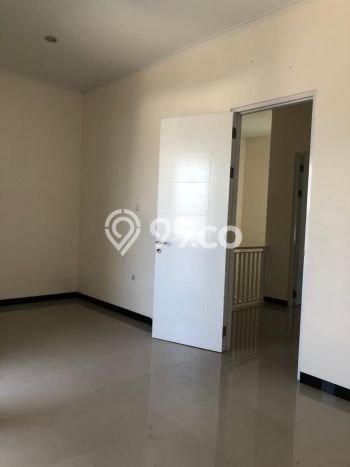 Rumah Lokasi Strategis di Taman Kopo Indah, Bandung, Luas 102m2m² Bangunan 113m2m² Rumah Lokasi Strategis di Taman Kopo Indah, Bandung, Luas 102m2m² Bangunan 113m2m²