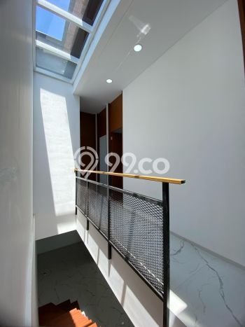 Rumah Akses Mudah area Setra Duta, Bandung, LT 133m2m² LB 200m2m² Rumah Akses Mudah area Setra Duta, Bandung, LT 133m2m² LB 200m2m²