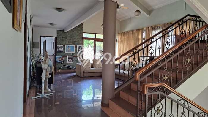 Hunian Elit LB 600m2 Siap Pakai Desain Elegan di Mekar Wangi, Bandung Hunian Elit LB 600m2 Siap Pakai Desain Elegan di Mekar Wangi, Bandung