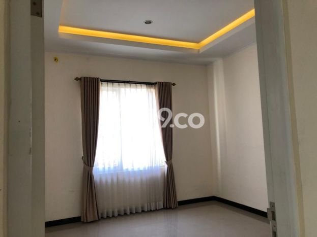 Rumah Lokasi Strategis di Taman Kopo Indah, Bandung, Luas 102m2m² Bangunan 113m2m² Rumah Lokasi Strategis di Taman Kopo Indah, Bandung, Luas 102m2m² Bangunan 113m2m²