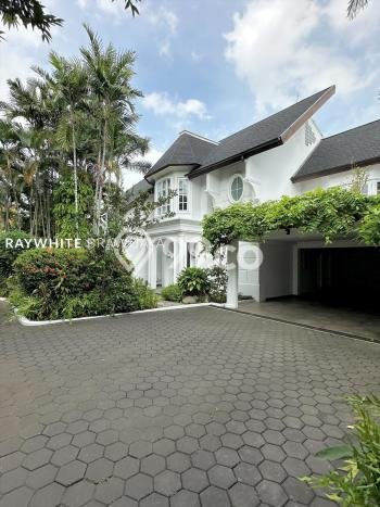 LOKASI PREMIUM! Rumah Berkembang area Kemang, Luas 1025m² LB 900m² LOKASI PREMIUM! Rumah Berkembang area Kemang, Luas 1025m² LB 900m²