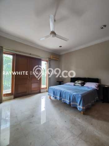 Rumah di Kemang, Dekat Tol, 4 KT, Luas 1200m² Bangunan 650m² Rumah di Kemang, Dekat Tol, 4 KT, Luas 1200m² Bangunan 650m²