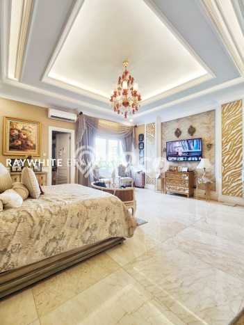 Dijual Rumah Luas Elegan Dengan View Eksklusif di Kemang, Jakarta Selatan Dijual Rumah Luas Elegan Dengan View Eksklusif di Kemang, Jakarta Selatan
