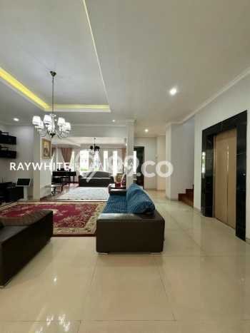 Hot Offer Hunian Premium Ideal dan Luas di Kebayoran Baru, Jakarta Selatan Hot Offer Hunian Premium Ideal dan Luas di Kebayoran Baru, Jakarta Selatan
