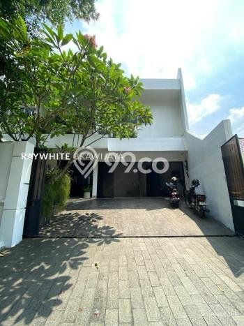 Rumah 5 KT 5 KM di Area Kebayoran Baru, Jakarta Selatan Rumah 5 KT 5 KM di Area Kebayoran Baru, Jakarta Selatan
