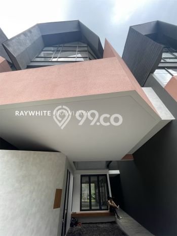 Ready to Use! Luxury House LT 177m2 Desain Elegan di Kemang Ready to Use! Luxury House LT 177m2 Desain Elegan di Kemang